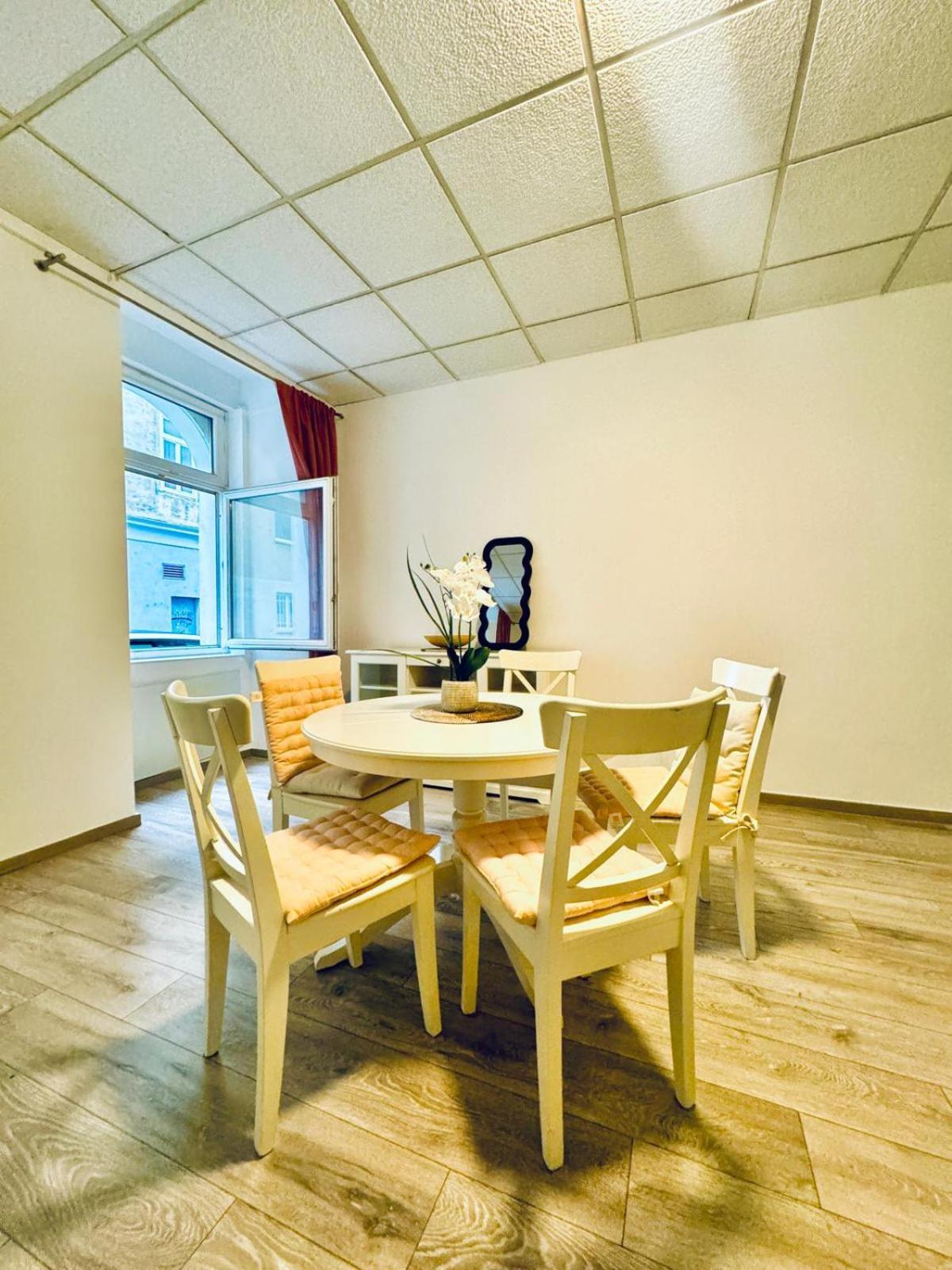 Amazing 2Br Apartment Near Praterstern Виена Екстериор снимка