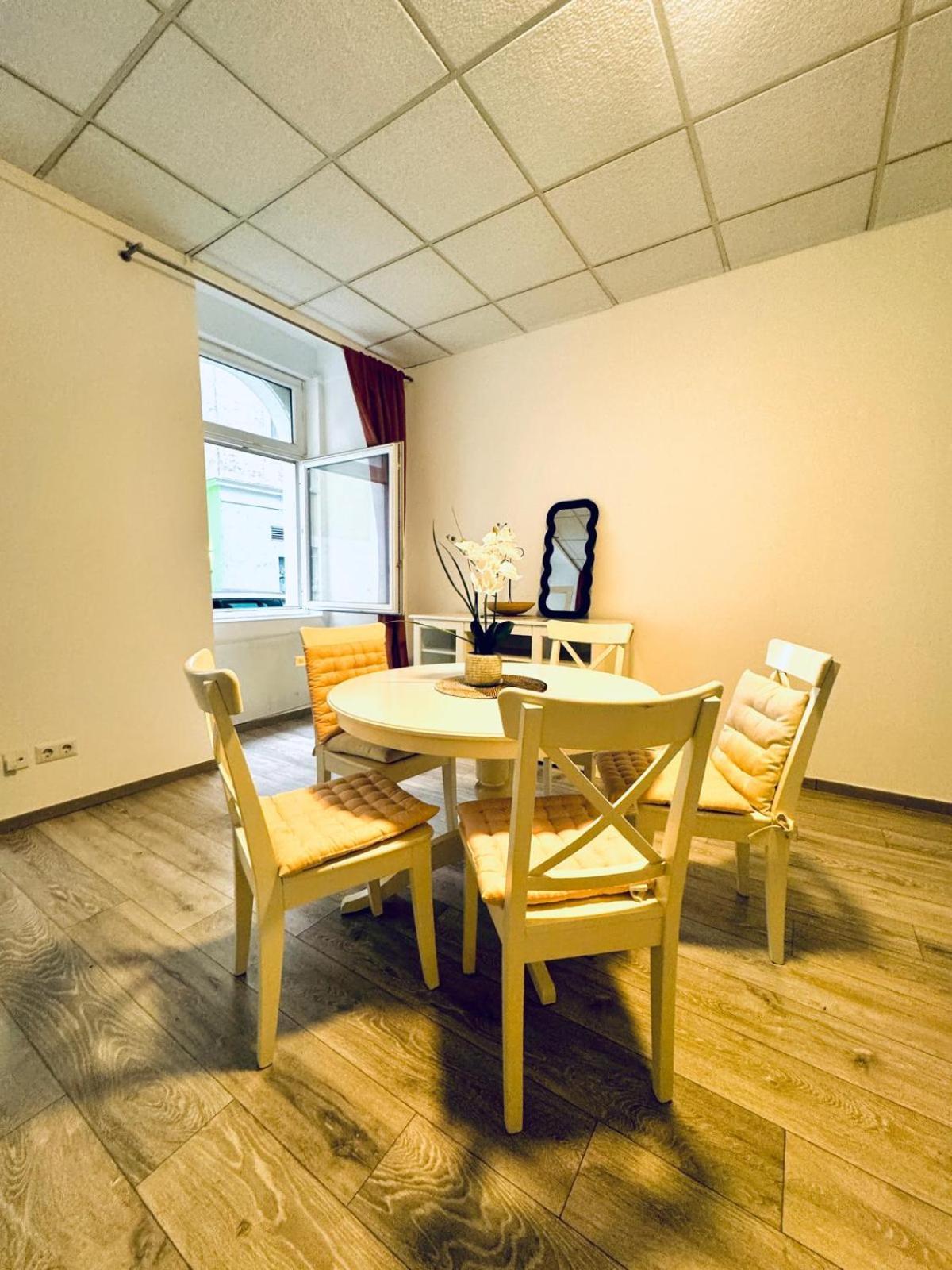 Amazing 2Br Apartment Near Praterstern Виена Екстериор снимка