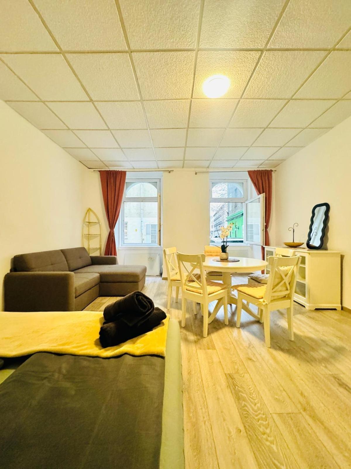 Amazing 2Br Apartment Near Praterstern Виена Екстериор снимка