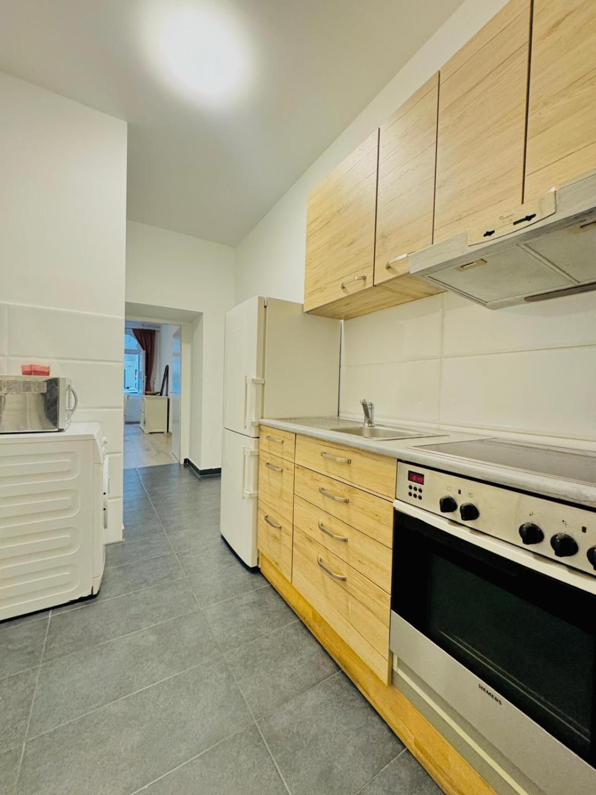 Amazing 2Br Apartment Near Praterstern Виена Екстериор снимка