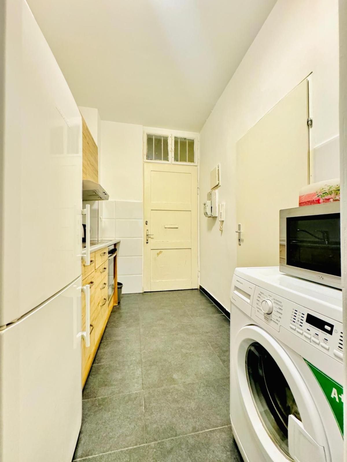 Amazing 2Br Apartment Near Praterstern Виена Екстериор снимка