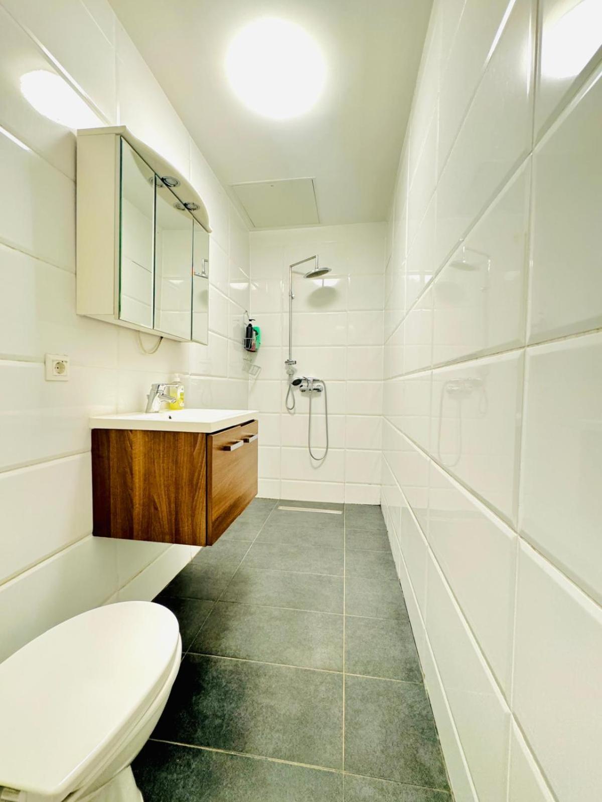 Amazing 2Br Apartment Near Praterstern Виена Екстериор снимка