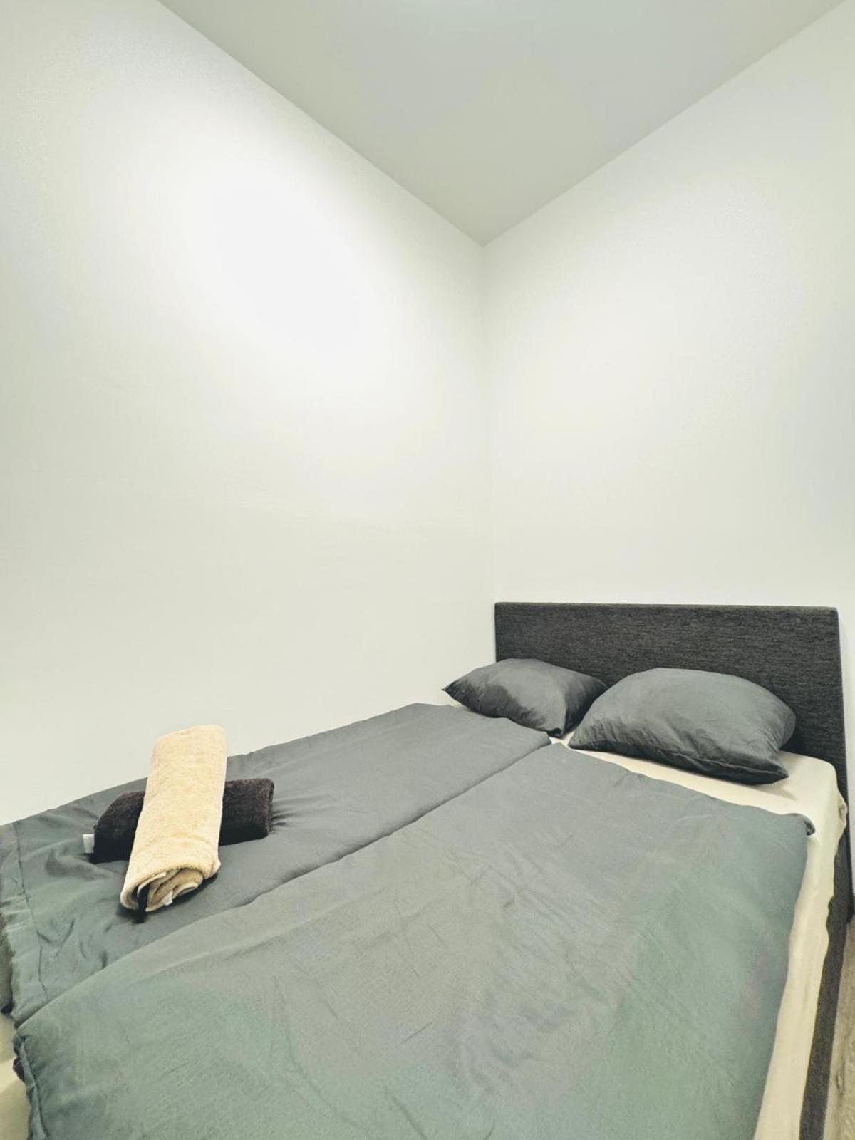 Amazing 2Br Apartment Near Praterstern Виена Екстериор снимка